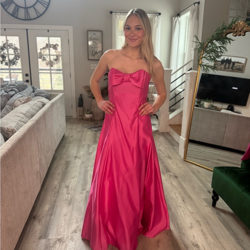 Jessica McClintock Pink Prom Dress
Tag says 9 but fits like 6 - Picture 2 of 5